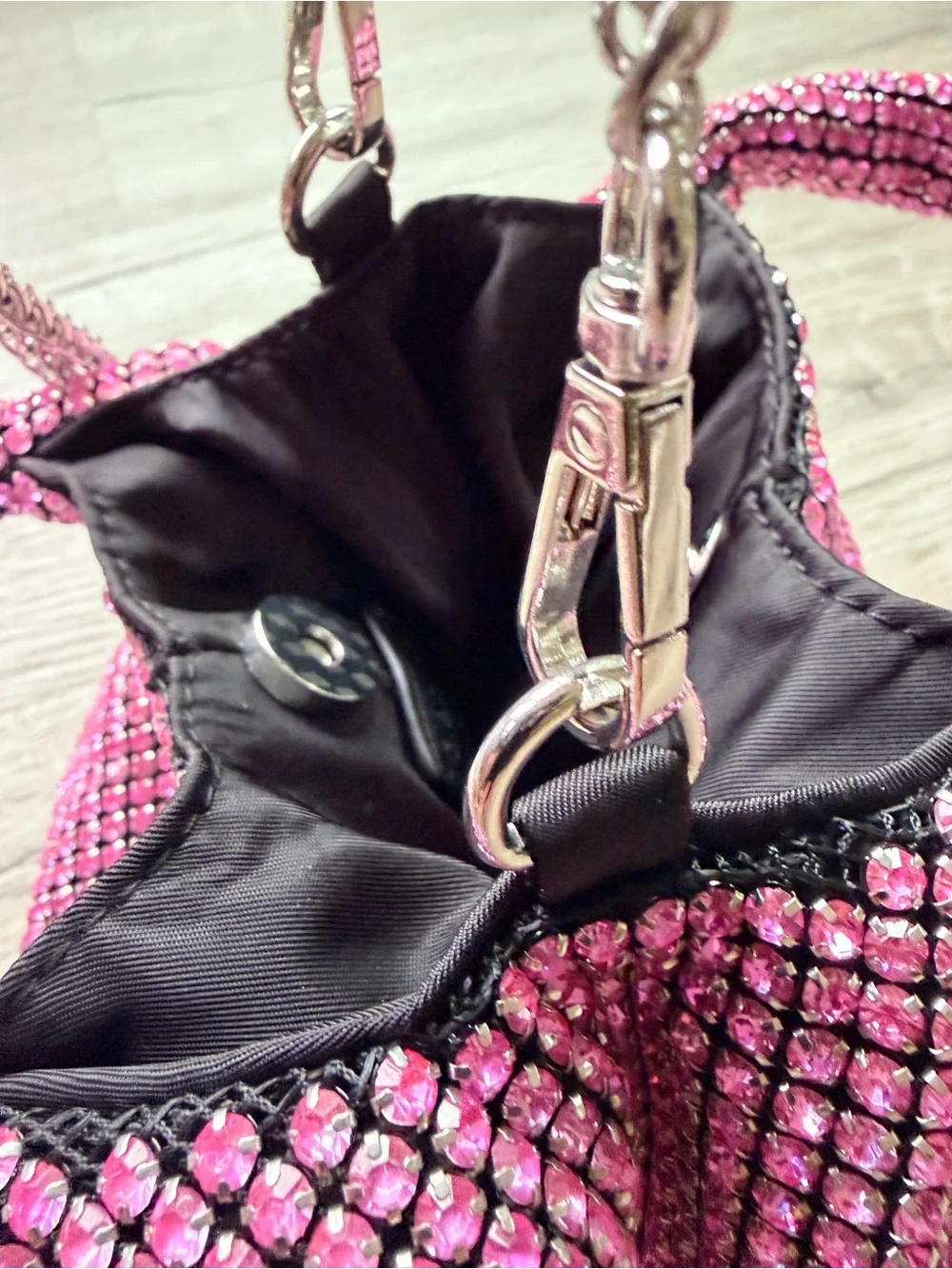 NEW GIARITÉ Brilly Pink Bucket Bag w Silver Tone Crossbody Chain